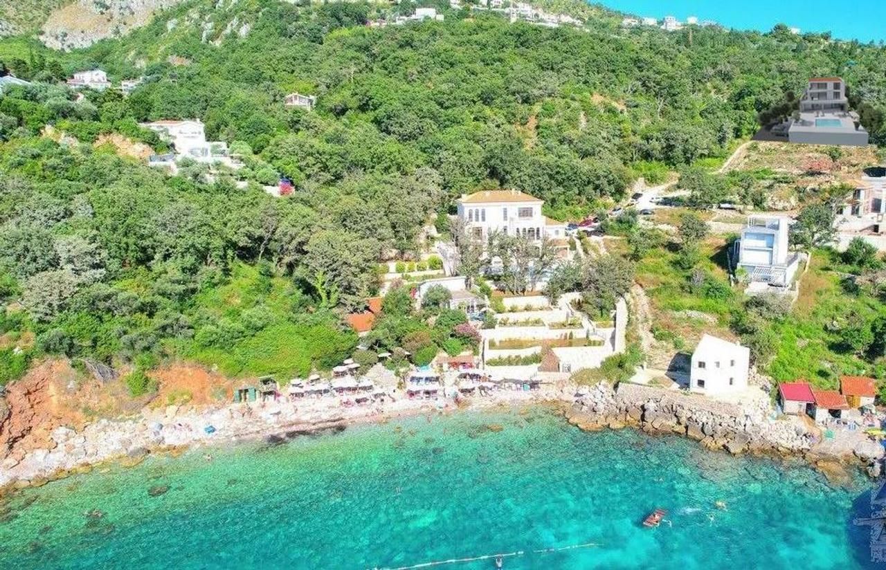 Prodaja urbanizovanog građevinskog zemljišta 400 m² sa panoramskim pogledom i samo 50 m od mora – Rijeka Rezevica, Budva - Amfora Real Estate