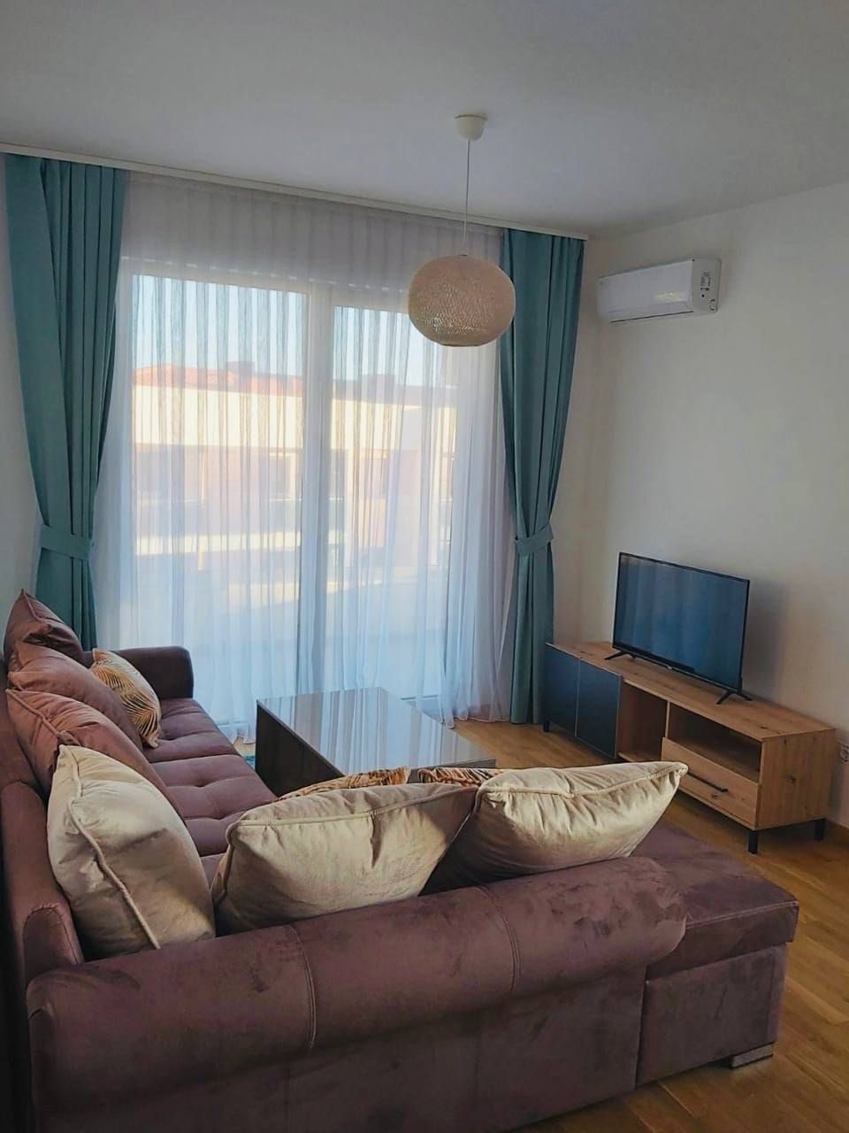 Izdavanje jednosobnog stana 32m² sa pogledom na more – Bečići, Budva (na duži period) - Amfora Real Estate