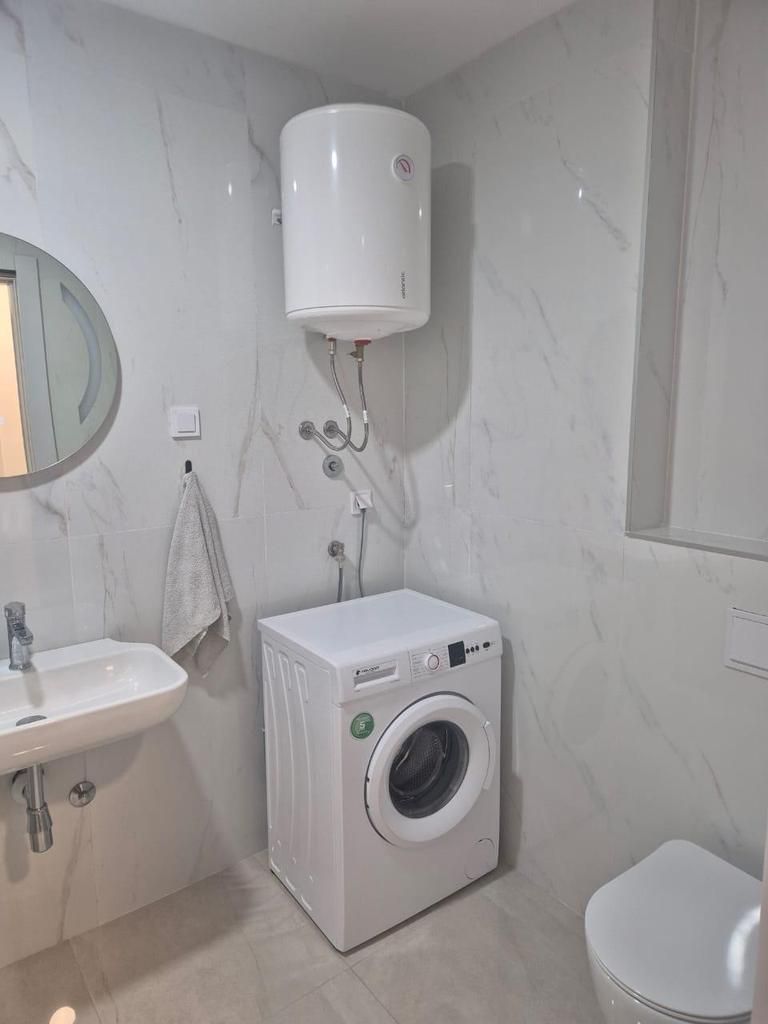 Izdavanje modernog studio apartmana 32m² – Bečići, Budva (na duži period) - Amfora Real Estate