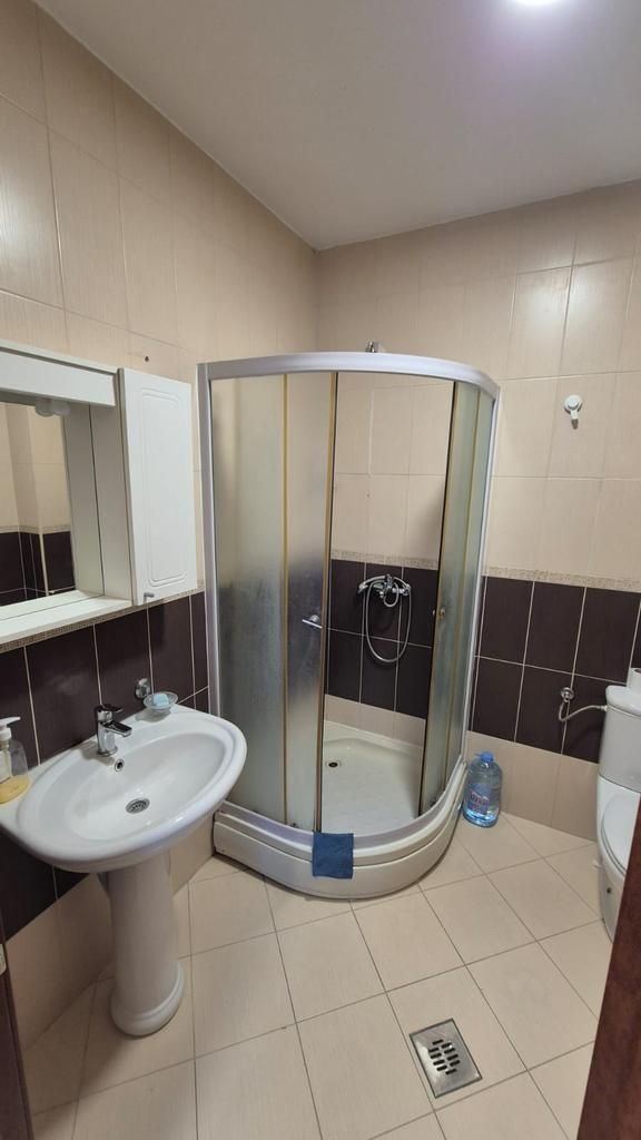 Izdavanje trosobnog stana sa garažnim mestom – Budva (NA DUZI PERIOD) - Amfora Real Estate