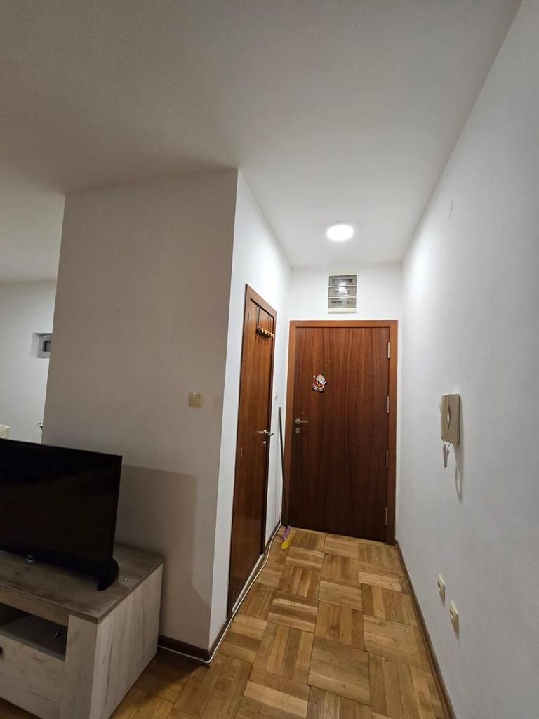 Izdavanje trosobnog stana sa garažnim mestom – Budva (NA DUZI PERIOD) - Amfora Real Estate