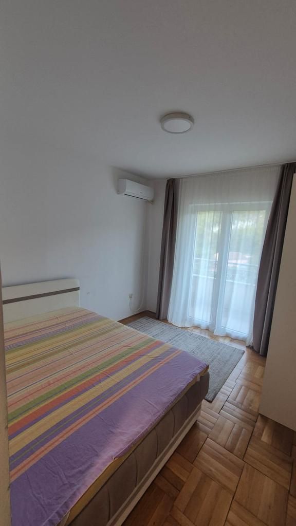 Izdavanje trosobnog stana sa garažnim mestom – Budva (NA DUZI PERIOD) - Amfora Real Estate