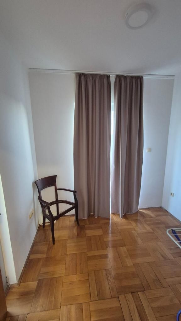 Izdavanje trosobnog stana sa garažnim mestom – Budva (NA DUZI PERIOD) - Amfora Real Estate