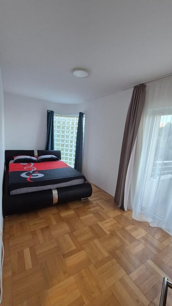 Izdavanje trosobnog stana sa garažnim mestom – Budva (NA DUZI PERIOD) - Amfora Real Estate