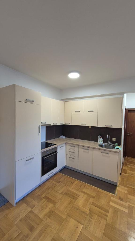 Izdavanje trosobnog stana sa garažnim mestom – Budva (NA DUZI PERIOD) - Amfora Real Estate