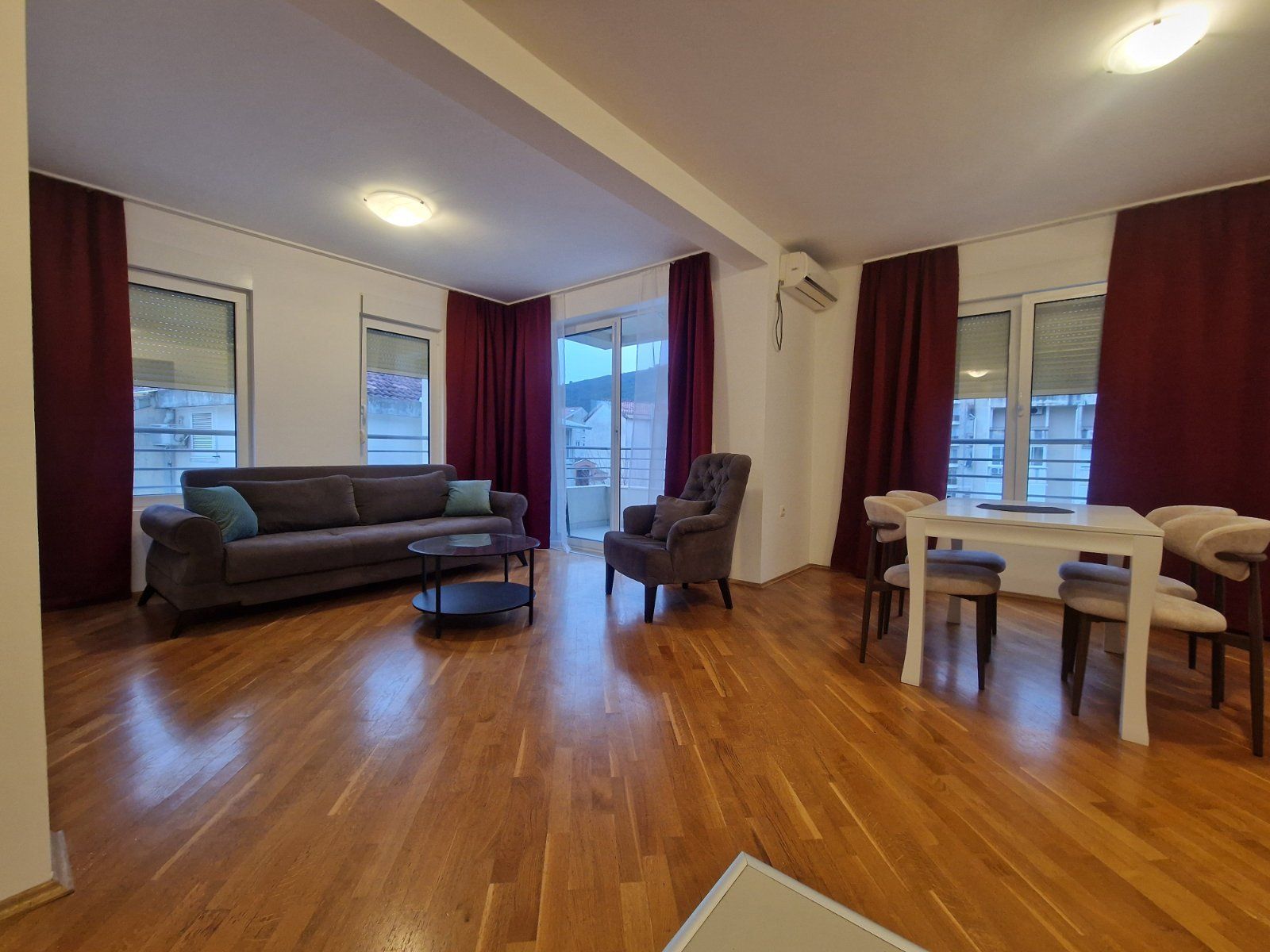 Izdavanje novog nameštenog jednosobnog stana 60m2– Rozino, Budva (dugoročno) - Amfora Real Estate