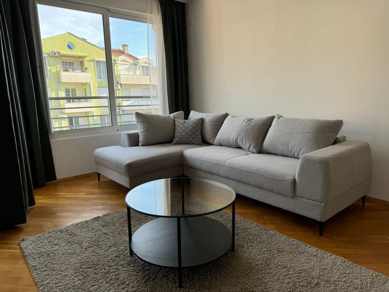 Izdavanje novog nameštenog jednosobnog stana 60m2– Rozino, Budva (dugoročno) - Amfora Real Estate