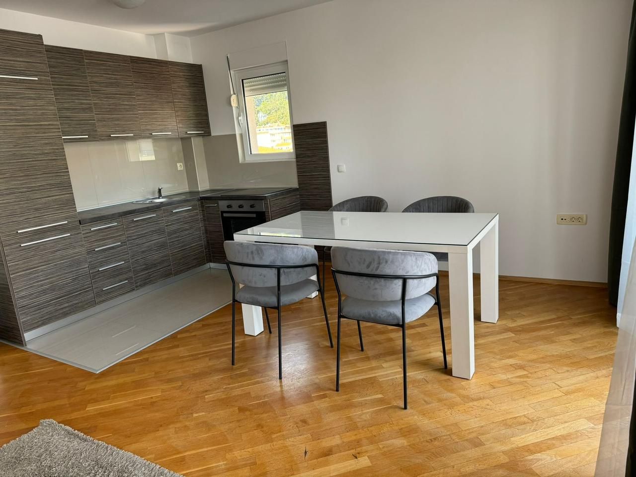 Izdavanje novog nameštenog jednosobnog stana 50m2– Rozino, Budva (dugoročno) - Amfora Real Estate