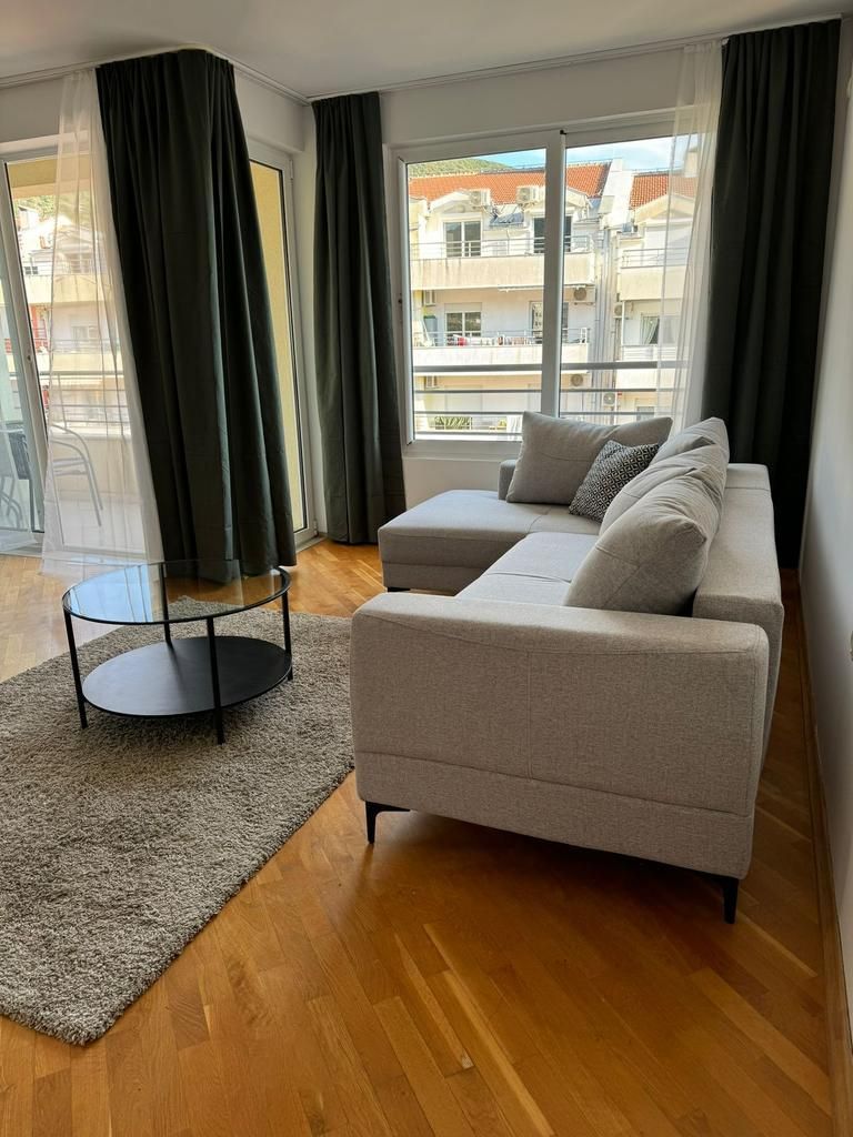 Izdavanje novog nameštenog jednosobnog stana 50m2– Rozino, Budva (dugoročno) - Amfora Real Estate