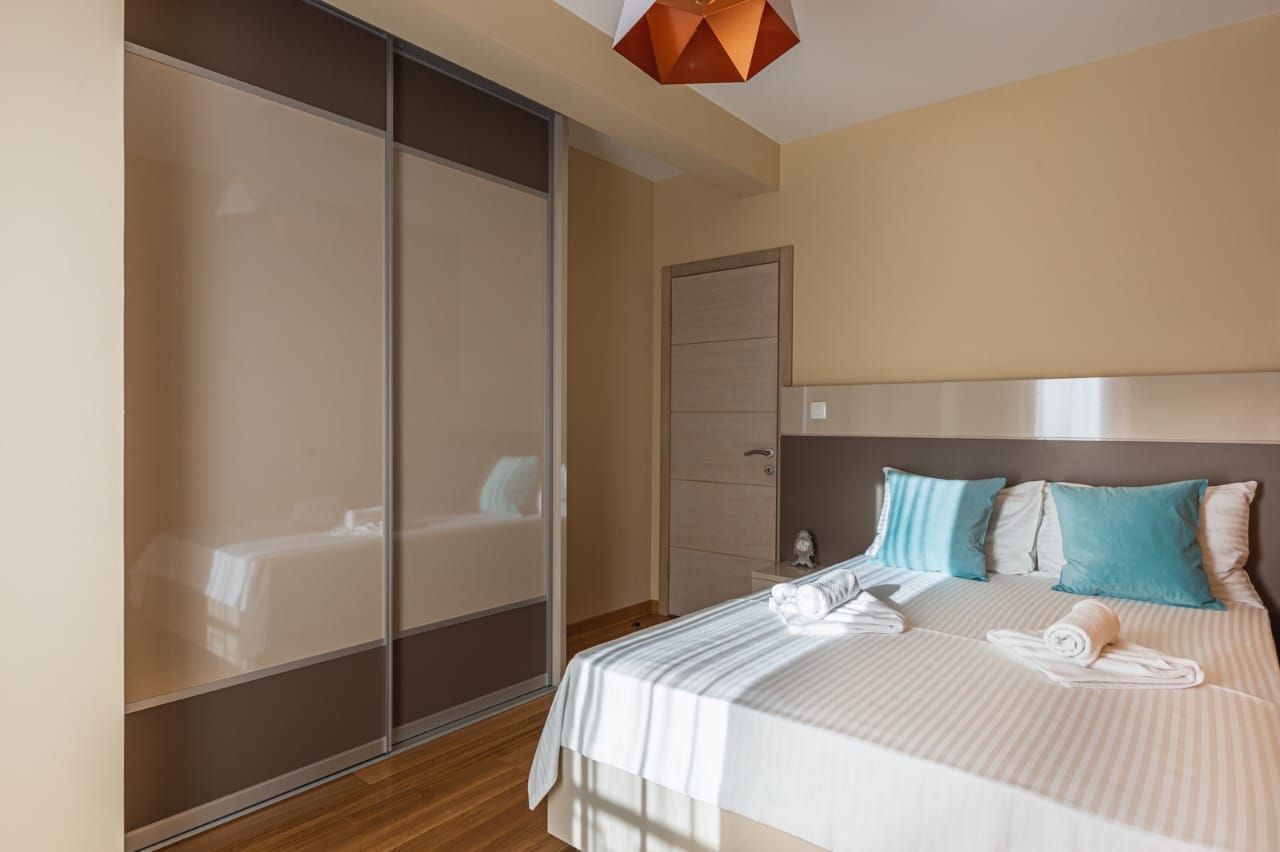 Izdavanje luksuznog dvosobnog stana 82 m² sa garažom – Pržno, Budva - Amfora Real Estate