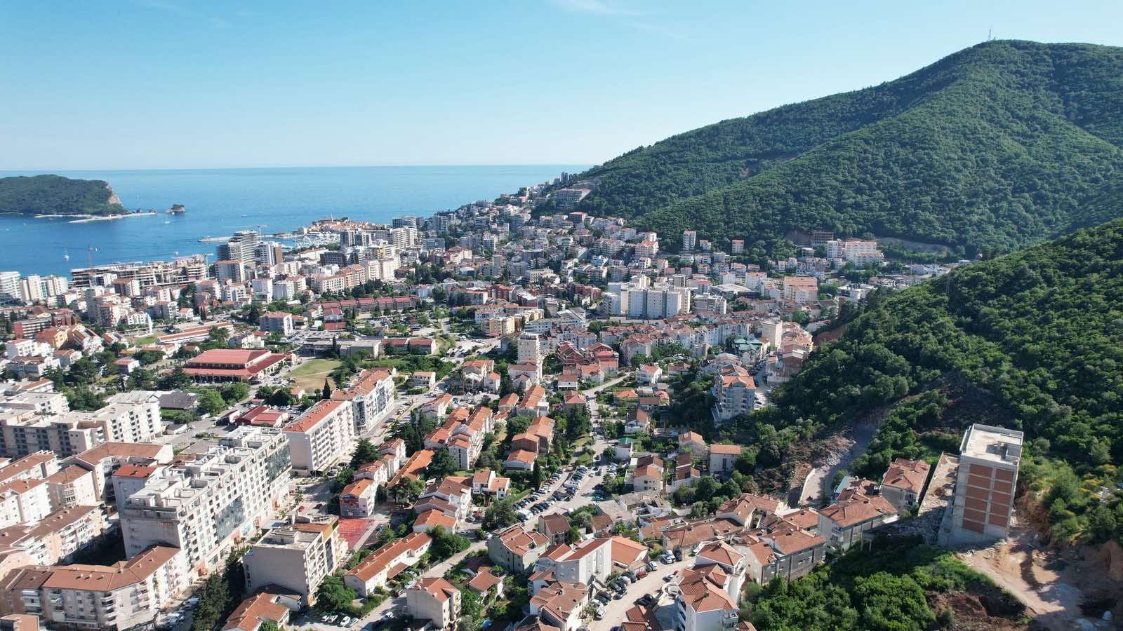 Ekskluzivna ponuda: Urbanizovano zemljište 20.000 m² sa panoramskim pogledom na more – Dubovica, Budva - Amfora Real Estate