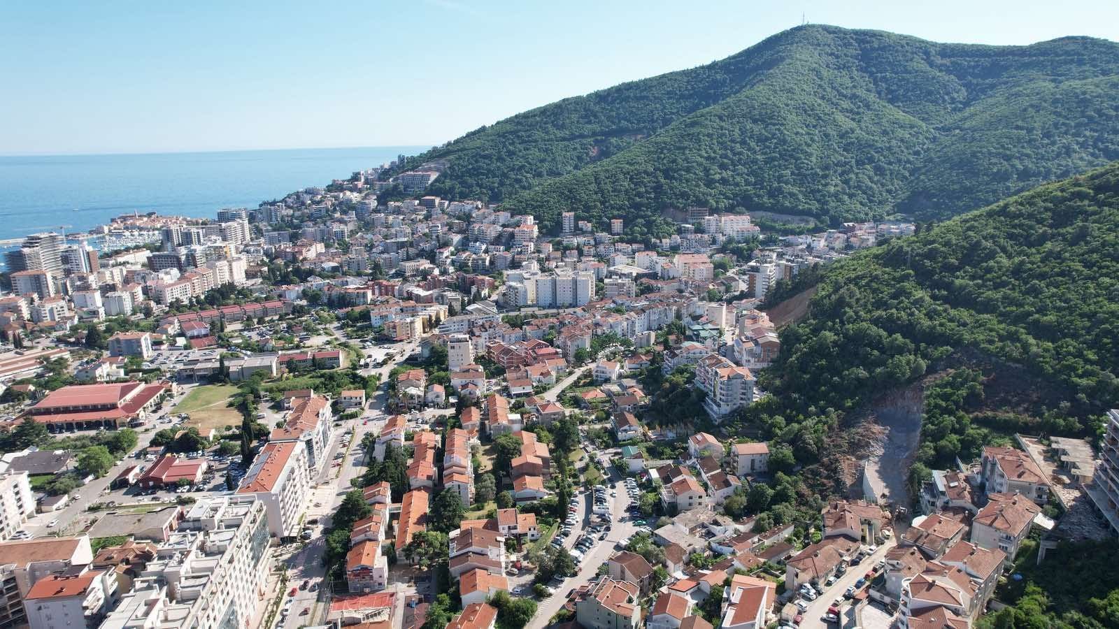 Ekskluzivna ponuda: Urbanizovano zemljište 20.000 m² sa panoramskim pogledom na more – Dubovica, Budva - Amfora Real Estate