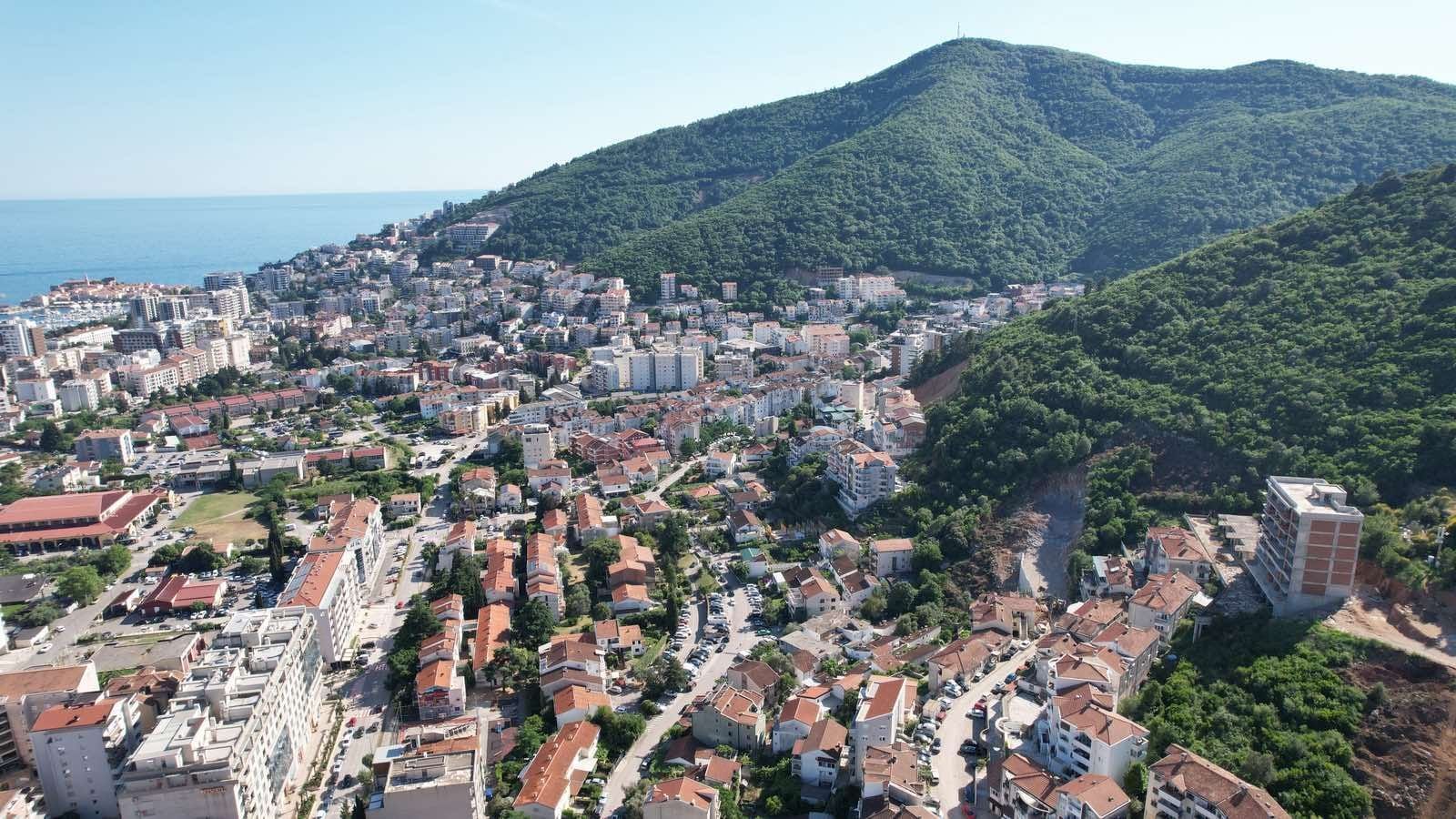 Ekskluzivna ponuda: Urbanizovano zemljište 20.000 m² sa panoramskim pogledom na more – Dubovica, Budva - Amfora Real Estate