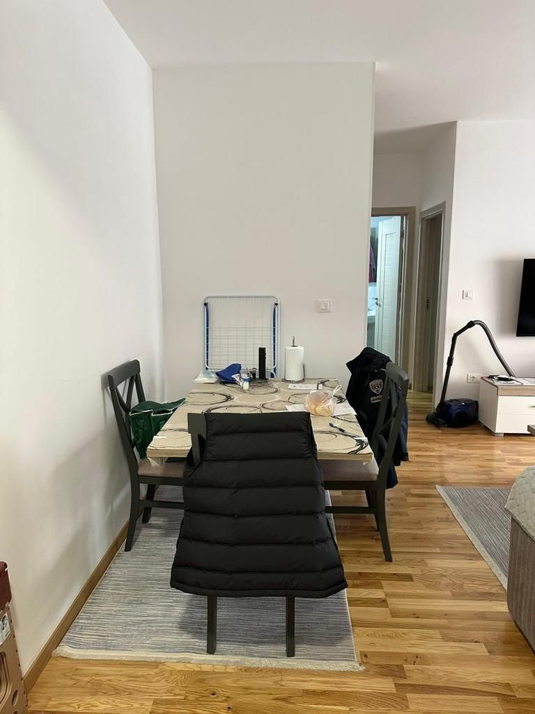 Prodaja jednosobnog moderno opremljenog stana 48m2 u Becicima - Amfora Real Estate