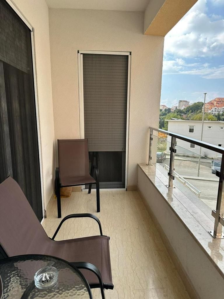 Prodaja jednosobnog moderno opremljenog stana 48m2 u Becicima - Amfora Real Estate