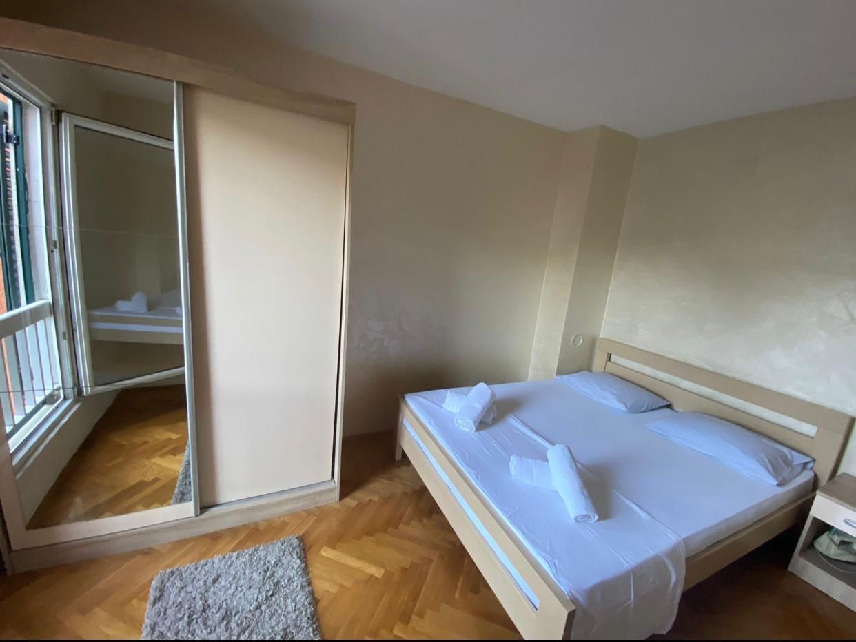 Izdavanje modernog jednosobnog stana – ekskluzivna lokacija, centar Budve (na duži period) - Amfora Real Estate