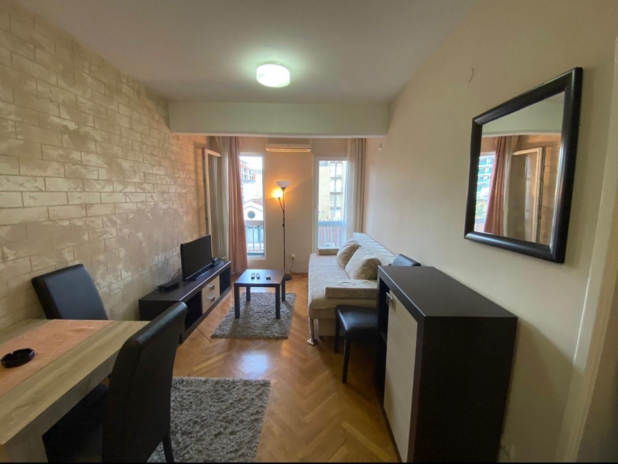 Izdavanje modernog jednosobnog stana – ekskluzivna lokacija, centar Budve (na duži period) - Amfora Real Estate