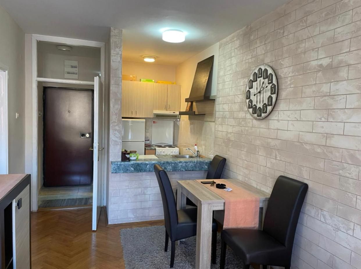 Izdavanje modernog jednosobnog stana – ekskluzivna lokacija, centar Budve (na duži period) - Amfora Real Estate