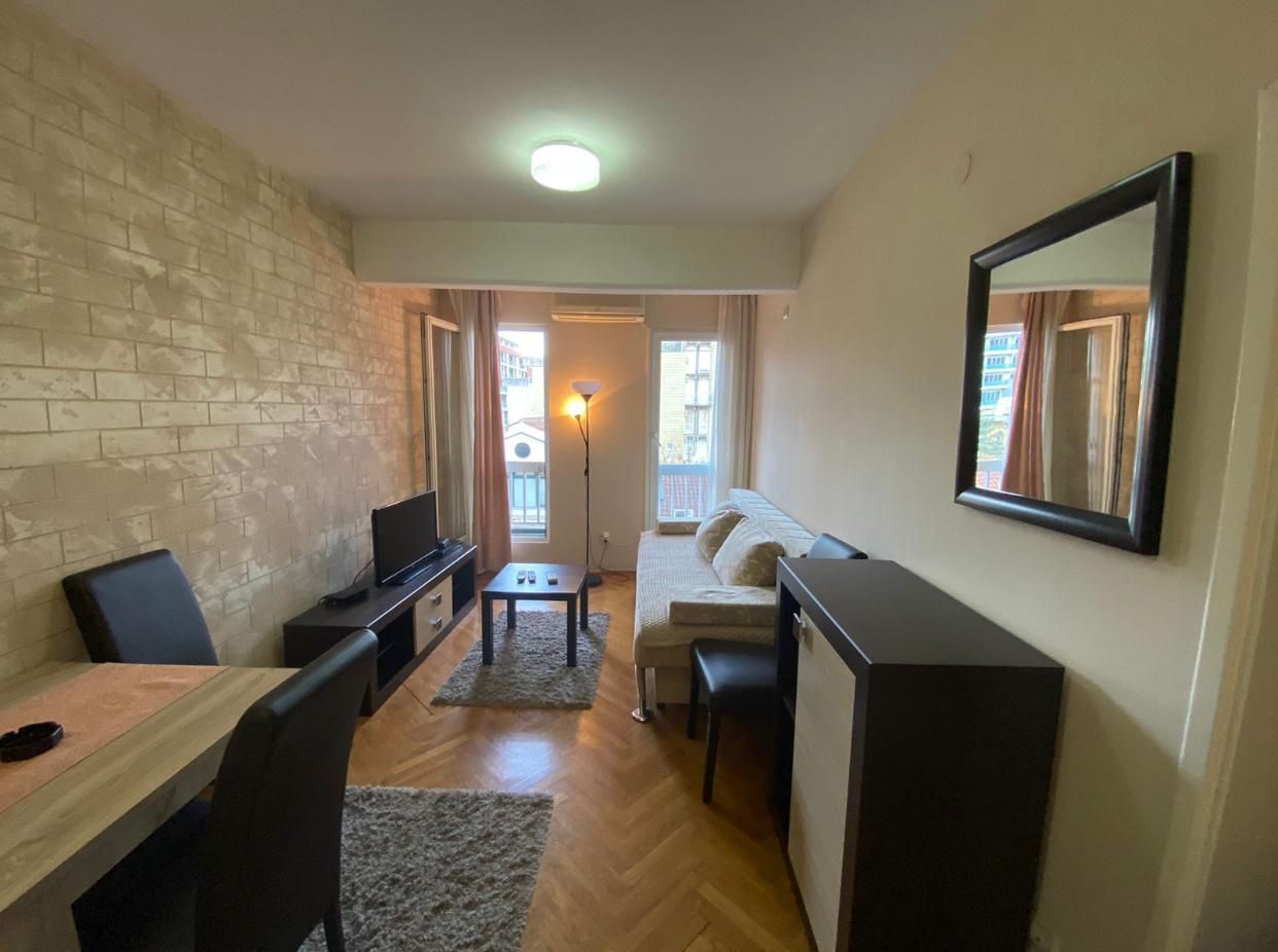 Izdavanje modernog jednosobnog stana – ekskluzivna lokacija, centar Budve (na duži period) - Amfora Real Estate