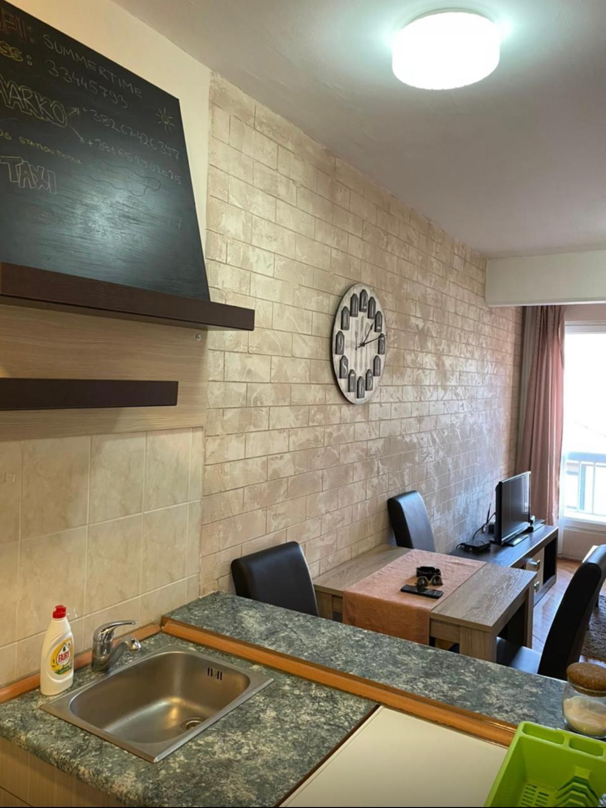 Izdavanje modernog jednosobnog stana – ekskluzivna lokacija, centar Budve (na duži period) - Amfora Real Estate