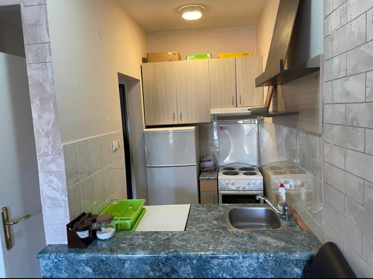 Izdavanje modernog jednosobnog stana – ekskluzivna lokacija, centar Budve (na duži period) - Amfora Real Estate