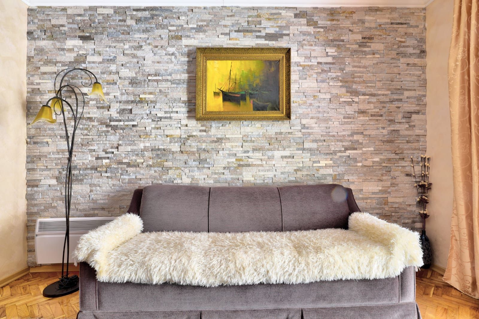 Prodaja renoviranog dvosobnog stana 61m² + terasa i dvorište – Babin do, Budva - Amfora Real Estate