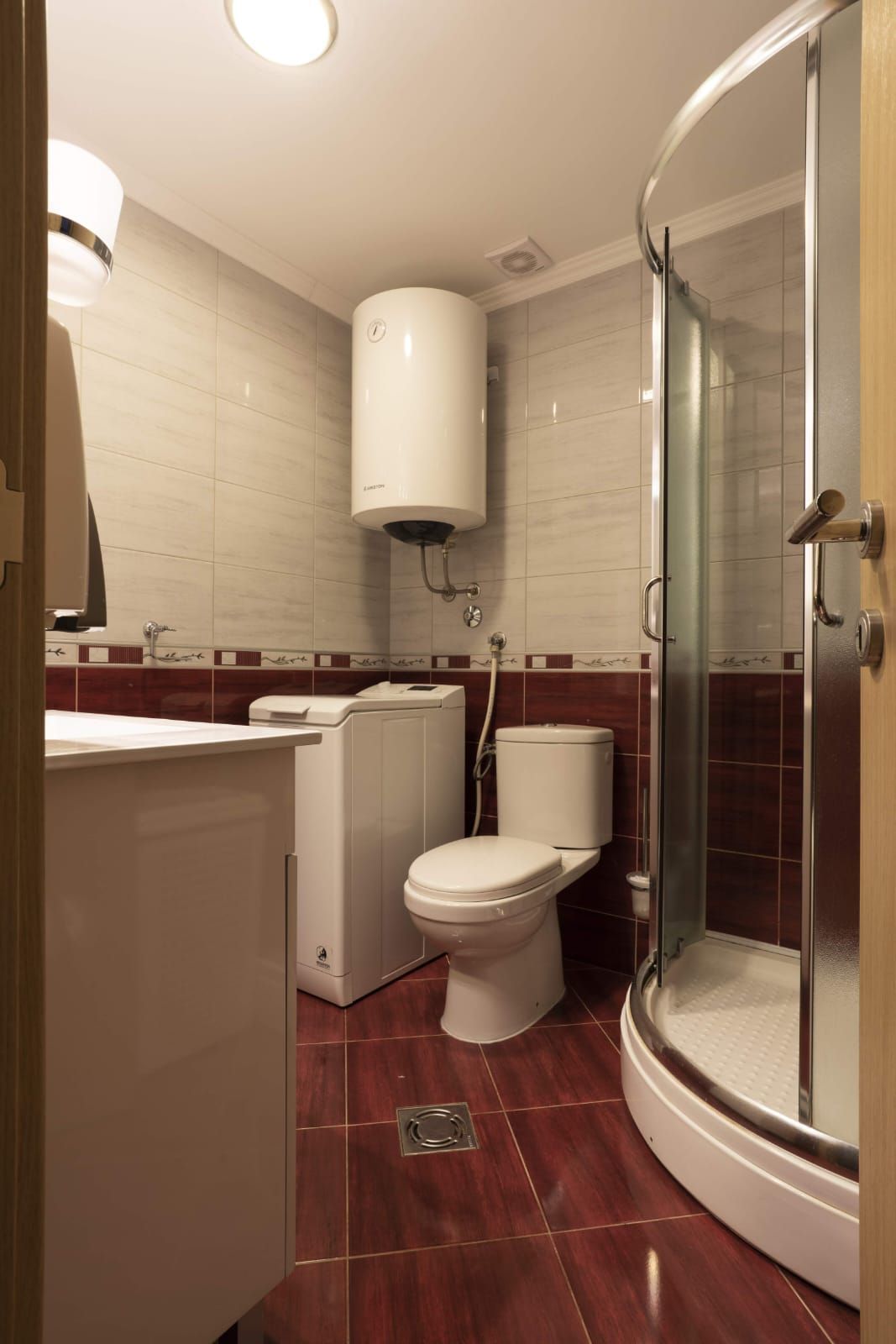 Prodaja renoviranog dvosobnog stana 61m² + terasa i dvorište – Babin do, Budva - Amfora Real Estate