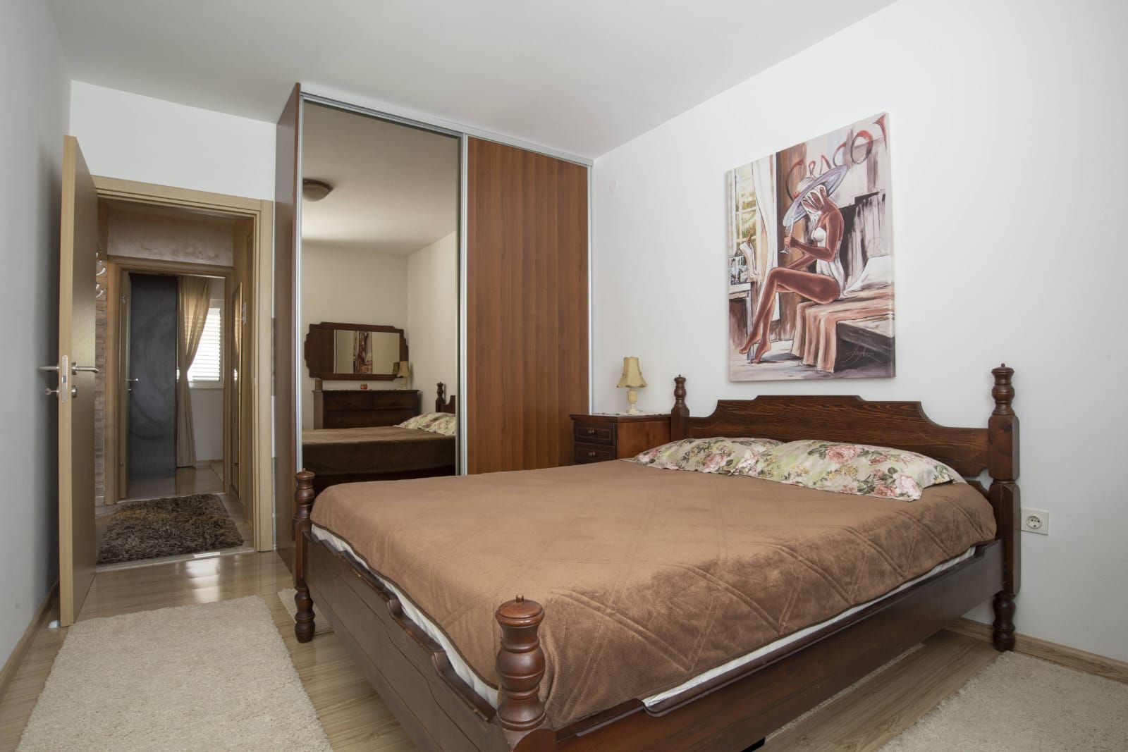 Prodaja renoviranog dvosobnog stana 61m² + terasa i dvorište – Babin do, Budva - Amfora Real Estate