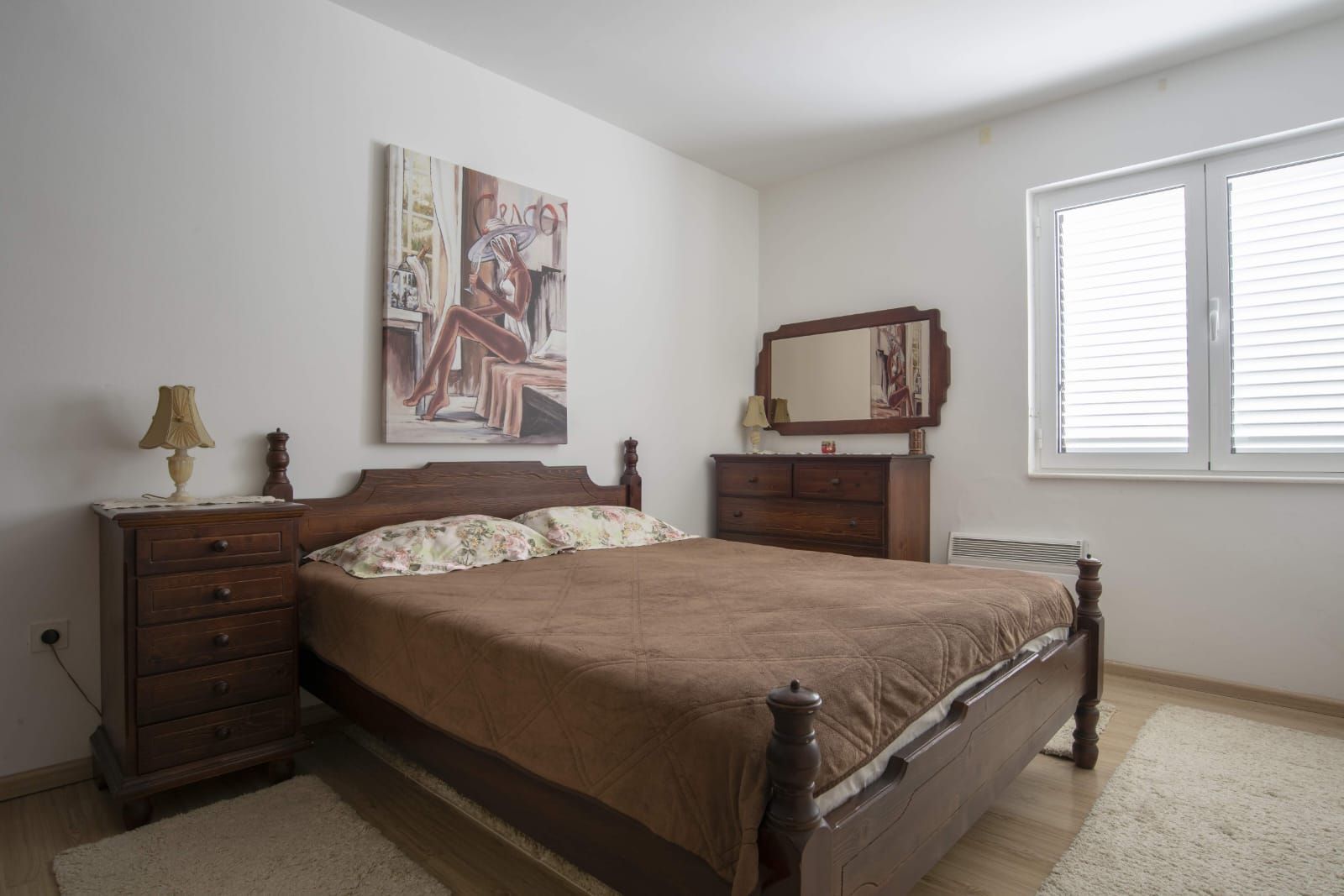 Prodaja renoviranog dvosobnog stana 61m² + terasa i dvorište – Babin do, Budva - Amfora Real Estate