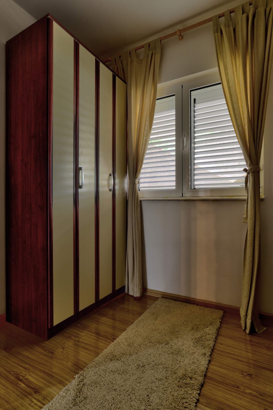 Prodaja renoviranog dvosobnog stana 61m² + terasa i dvorište – Babin do, Budva - Amfora Real Estate