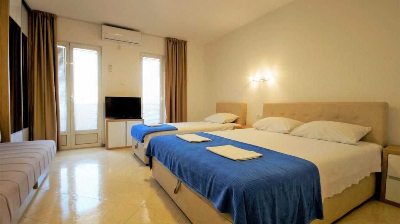 Izdavanje potpuno opremljene garsonjere – Bečići (na duži period, svi računi uključeni u cijenu) - Amfora Real Estate