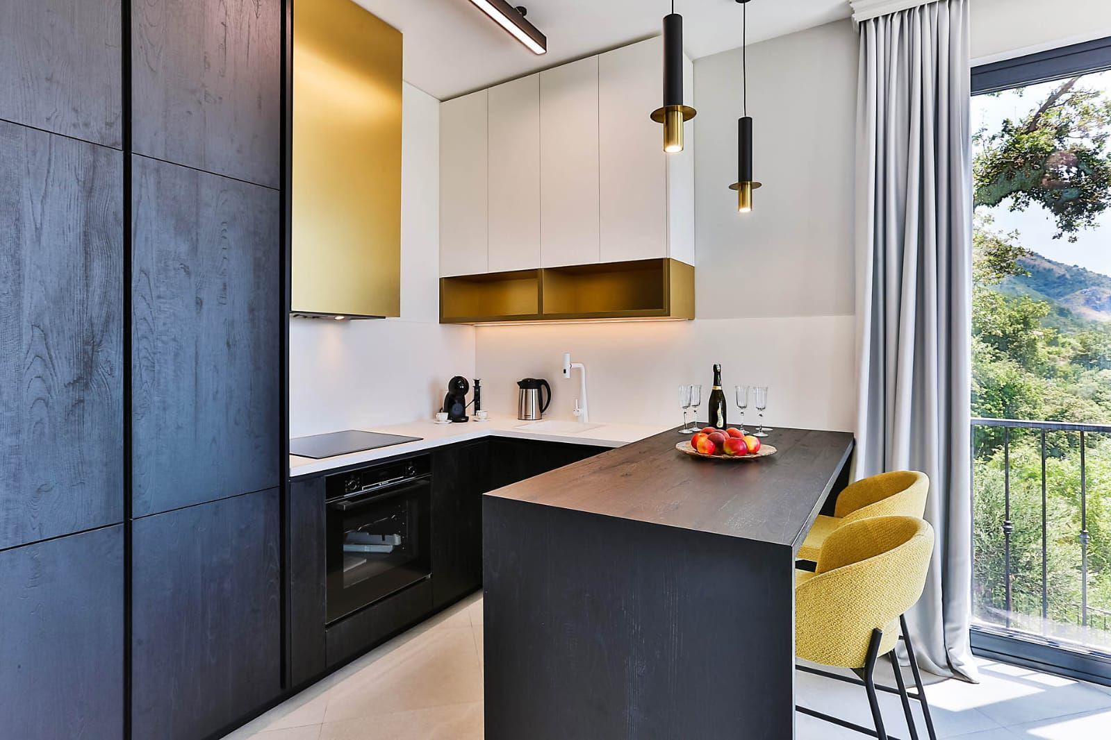 Ekskluzivna luksuzna townhouse vila 220 m² sa privatnim bazenom, panoramskim pogledom na more i visokim standardom kvaliteta – Reževići, Budva (IZDAVANJE NA PERIOD DO SEZONE 01.06.2026) - Amfora Real Estate