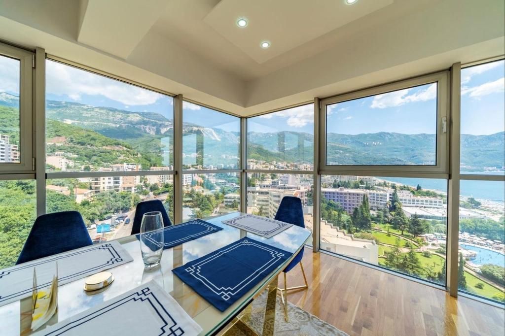 Izdavanje luksuznog trosobnog stana sa panoramskim pogledom na more – Dukley Gardens, Harmonia, Budvanska rivijera (do 15.05.2026) - Amfora Real Estate