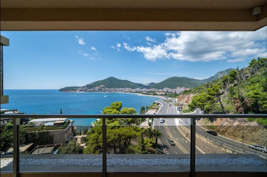 Izdavanje luksuznog trosobnog stana sa panoramskim pogledom na more – Dukley Gardens, Harmonia, Budvanska rivijera (do 15.05.2026) - Amfora Real Estate
