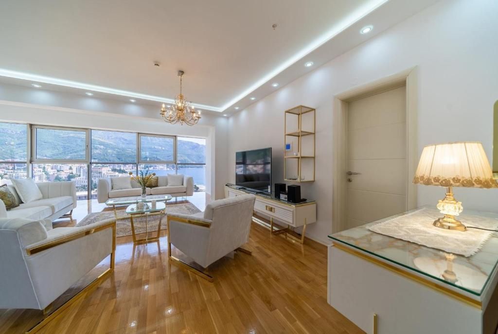 Izdavanje luksuznog trosobnog stana sa panoramskim pogledom na more – Dukley Gardens, Harmonia, Budvanska rivijera (do 15.05.2026) - Amfora Real Estate