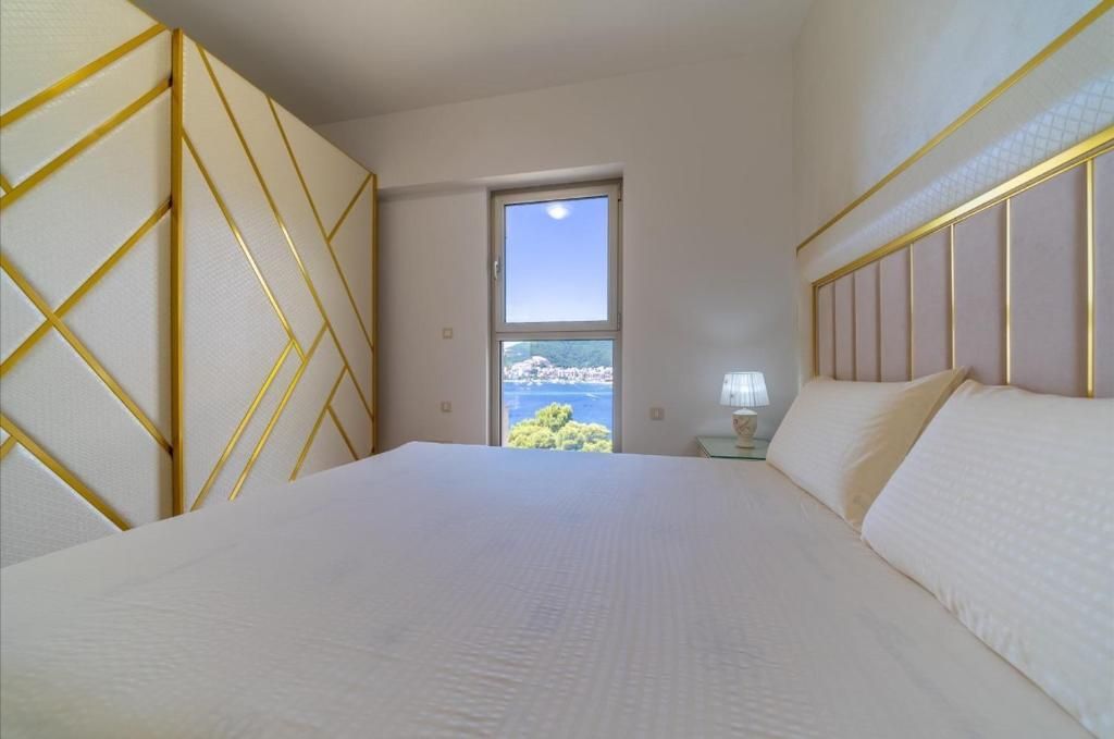 Izdavanje luksuznog trosobnog stana sa panoramskim pogledom na more – Dukley Gardens, Harmonia, Budvanska rivijera (do 15.05.2026) - Amfora Real Estate