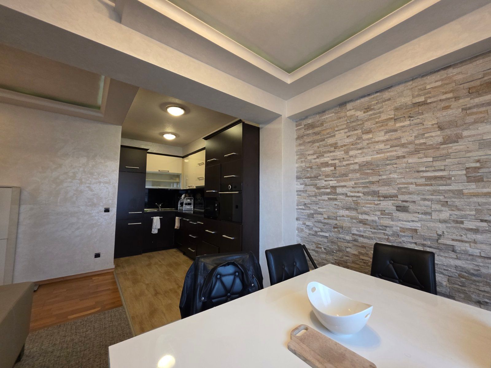 Prodaja luksuznog dvosobnog apartmana 80 m² sa panoramskim pogledom na more i garaznim mestom – Budva,Podkosljun - Amfora Real Estate