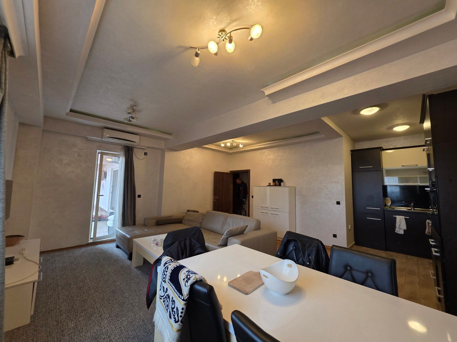 Prodaja luksuznog dvosobnog apartmana 80 m² sa panoramskim pogledom na more i garaznim mestom – Budva,Podkosljun - Amfora Real Estate