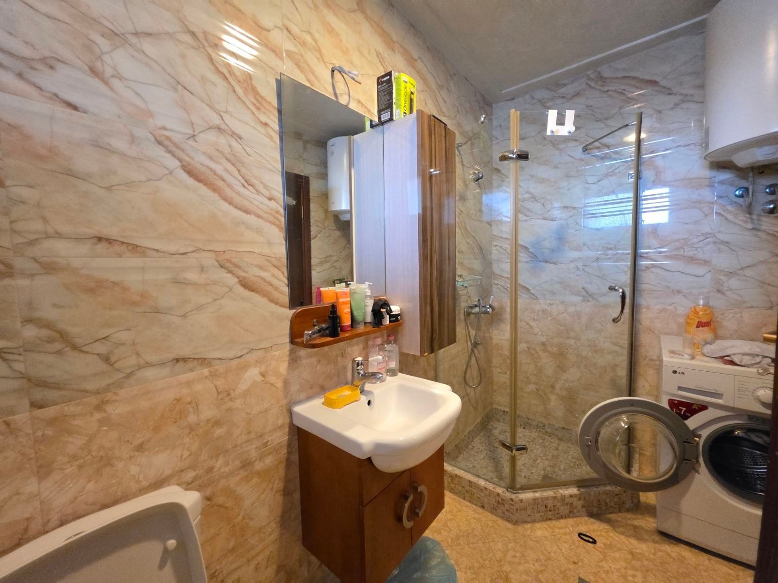 Prodaja luksuznog dvosobnog apartmana 80 m² sa panoramskim pogledom na more i garaznim mestom – Budva,Podkosljun - Amfora Real Estate