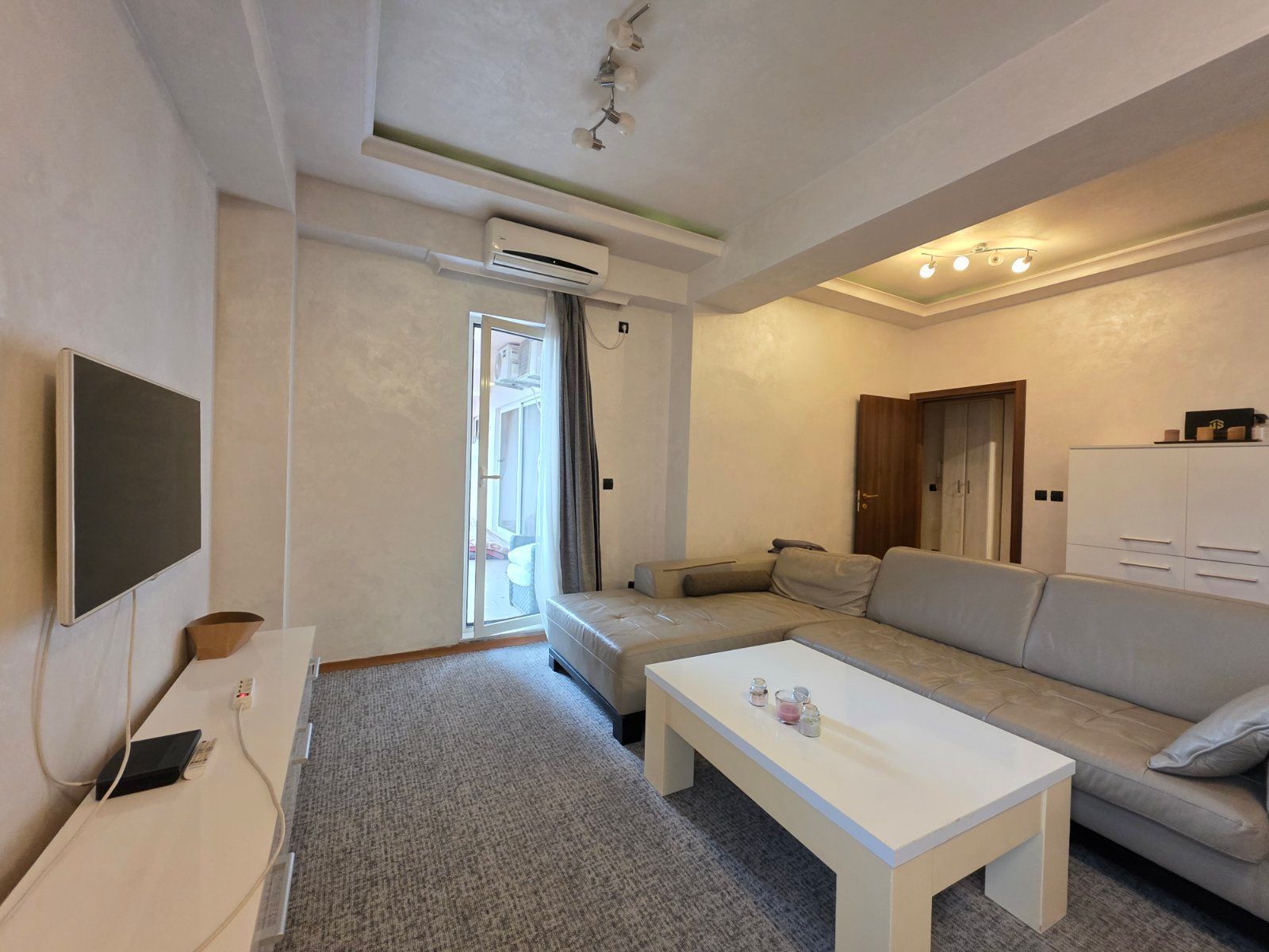 Prodaja luksuznog dvosobnog apartmana 80 m² sa panoramskim pogledom na more i garaznim mestom – Budva,Podkosljun - Amfora Real Estate