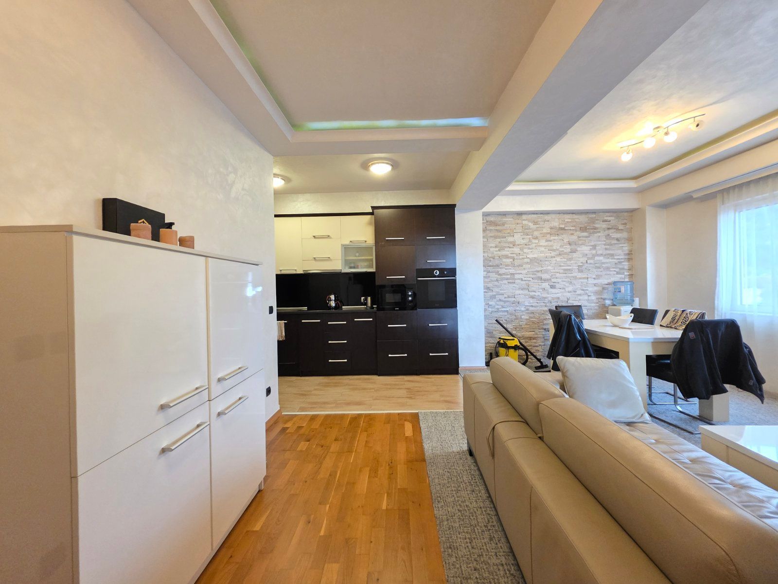 Prodaja luksuznog dvosobnog apartmana 80 m² sa panoramskim pogledom na more i garaznim mestom – Budva,Podkosljun - Amfora Real Estate