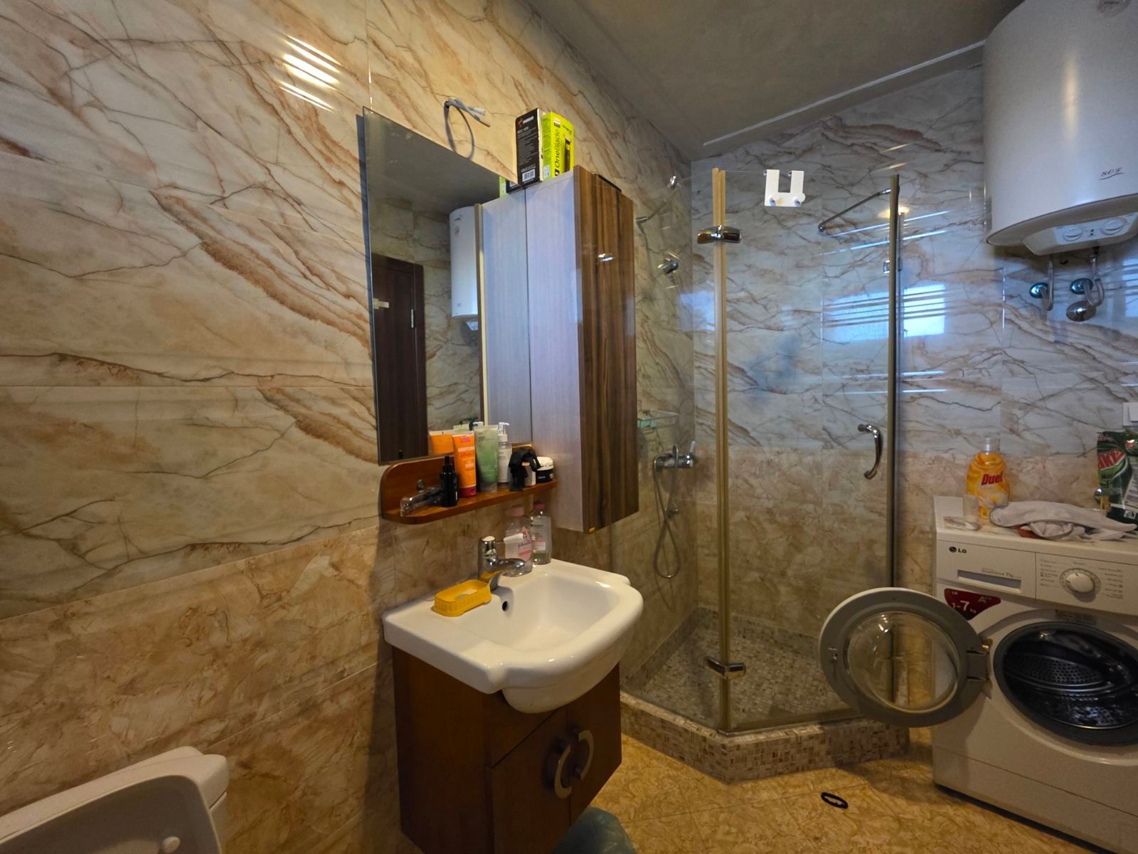 Prodaja luksuznog dvosobnog apartmana 80 m² sa panoramskim pogledom na more i garaznim mestom – Budva,Podkosljun - Amfora Real Estate