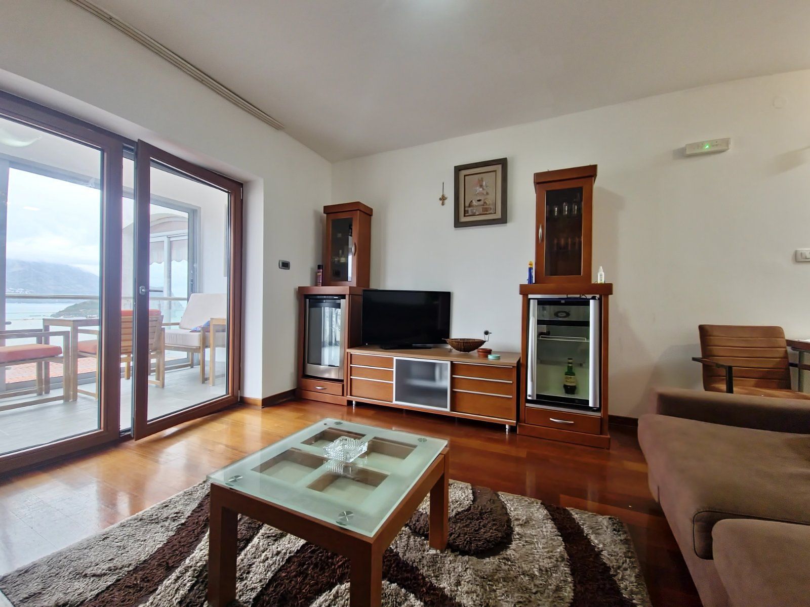 Izdavanje jednosobnog stana 50 m² sa panoramskim pogledom na more i parking mestom – Vidikovac, Budva (dugorocno izdavanje) - Amfora Real Estate