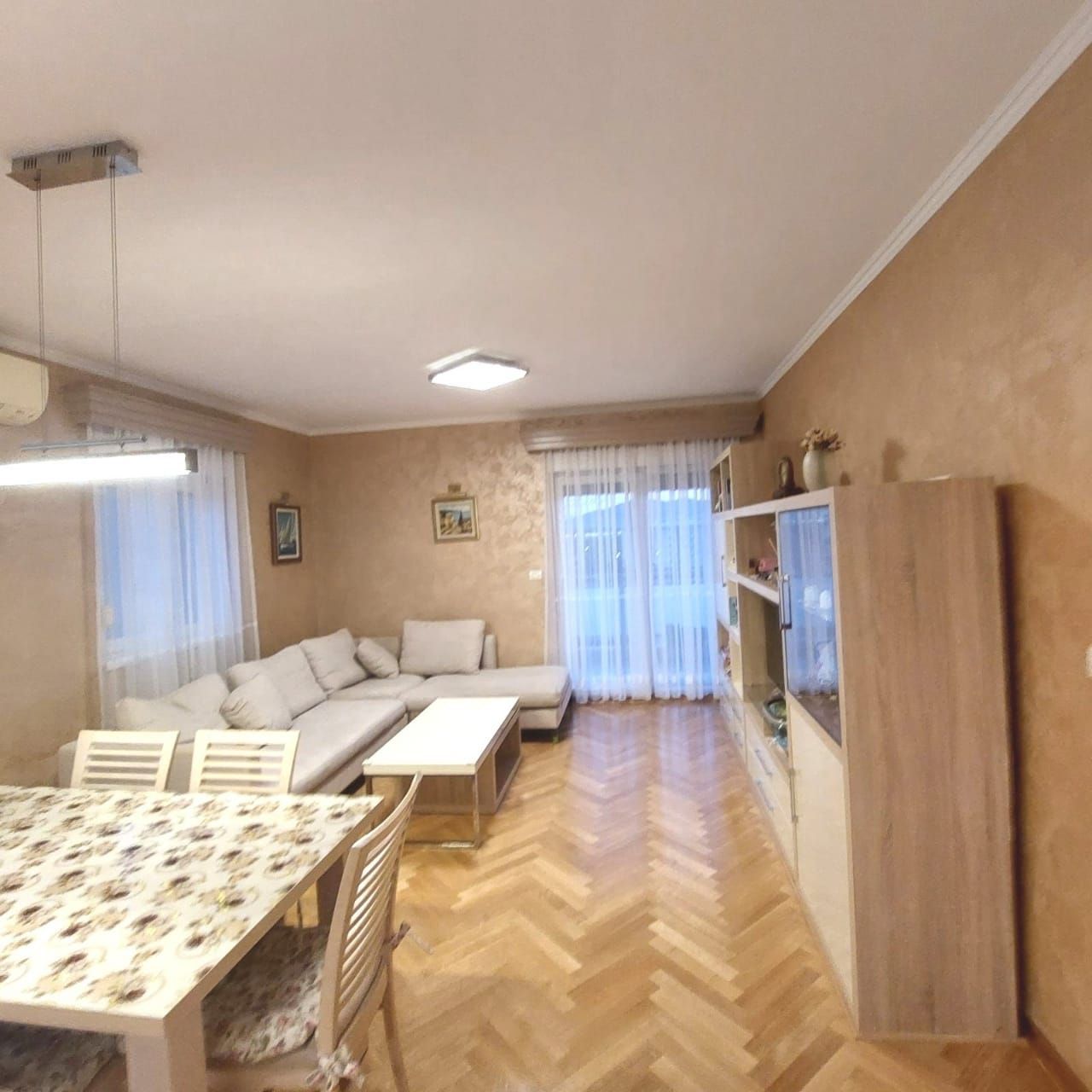 Izdavanje luksuznog dvosobnog stana 88 m² – City Kvart, Podgorica (dugorocno) - Amfora Real Estate