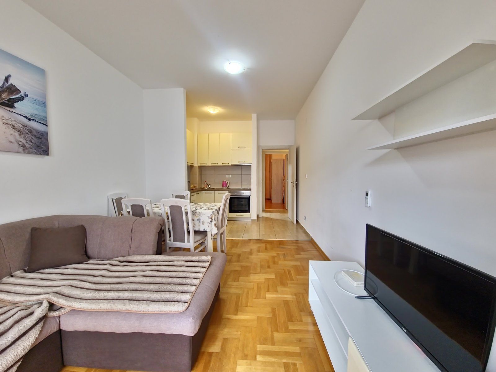 Izdavanje opremljenog dvosobnog stana 50m2 na ekskluzivnoj lokaciji,Budva (NA DUZI PERIOD) - Amfora Real Estate