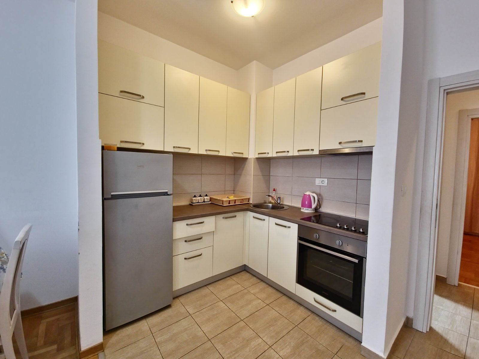 Izdavanje opremljenog dvosobnog stana 50m2 na ekskluzivnoj lokaciji,Budva (NA DUZI PERIOD) - Amfora Real Estate