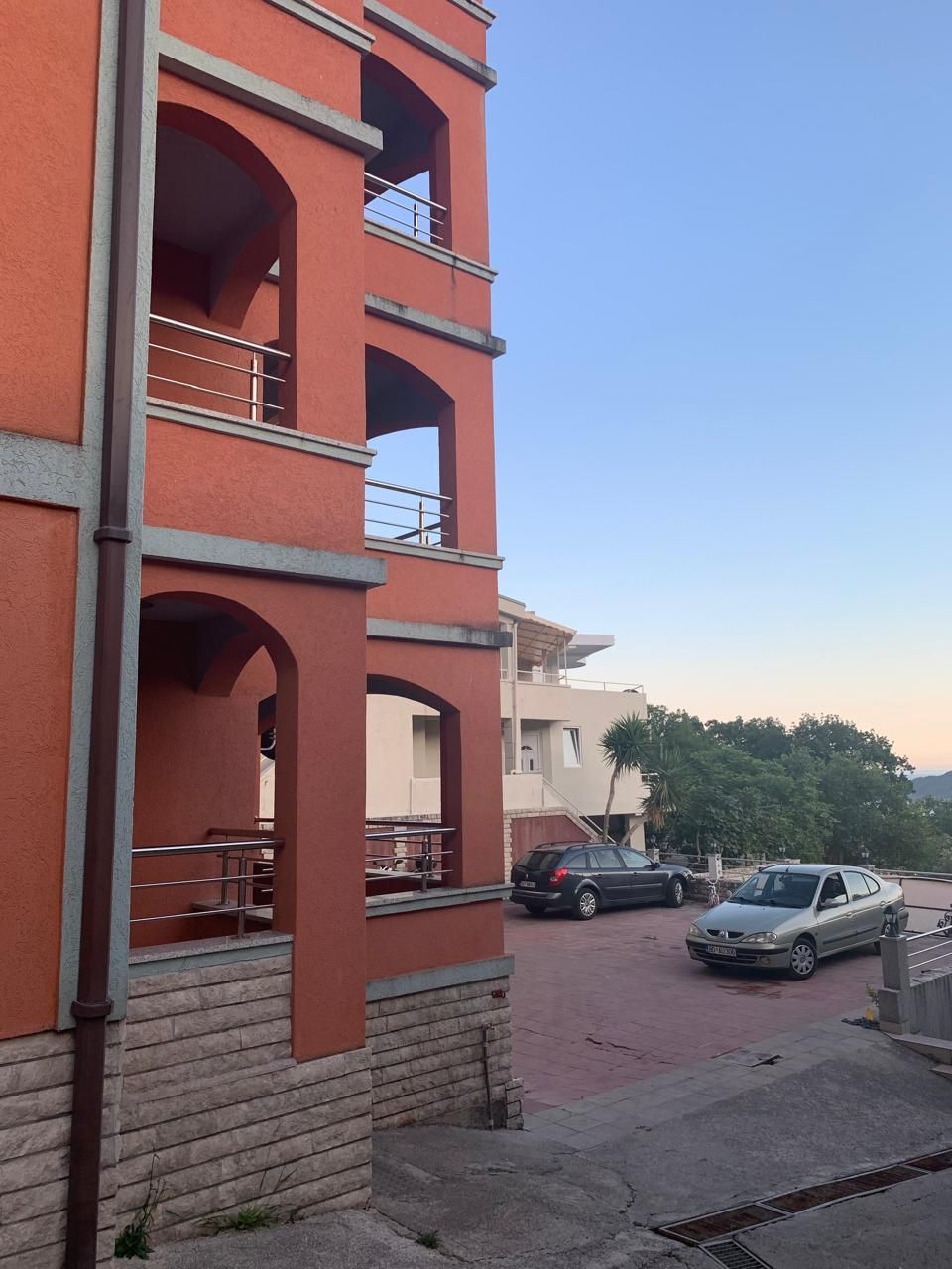 Izdavanje dvosobnog stana 73 m² sa panoramskim pogledom na more – Ivanovići, Bečići (DUGOROCNO IZDAVANJE) - Amfora Real Estate