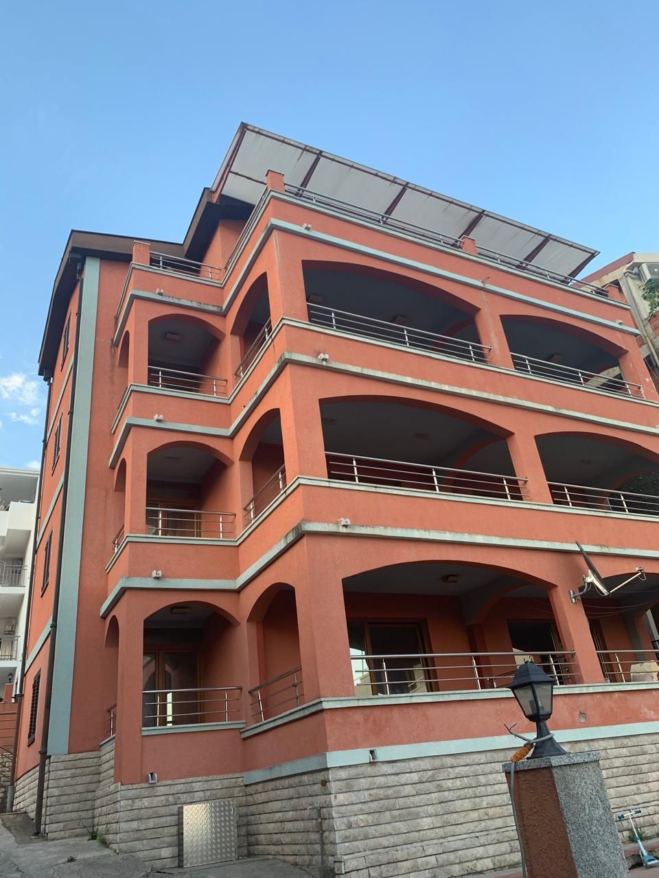 Izdavanje dvosobnog stana 73 m² sa panoramskim pogledom na more – Ivanovići, Bečići (DUGOROCNO IZDAVANJE) - Amfora Real Estate