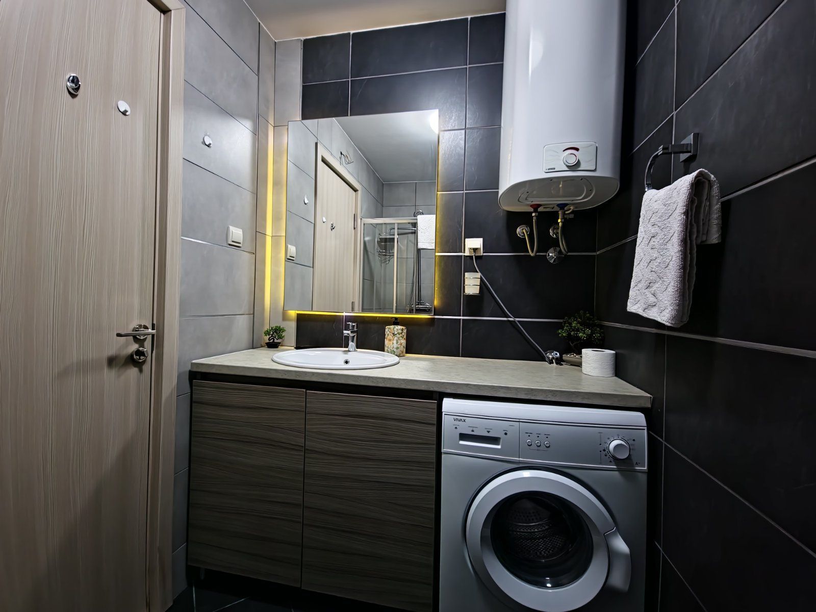 Izdavanje garsonjere 30 m² na prvoj liniji mora sa pogledom na more – Budva (na period do 1. juna) - Amfora Real Estate