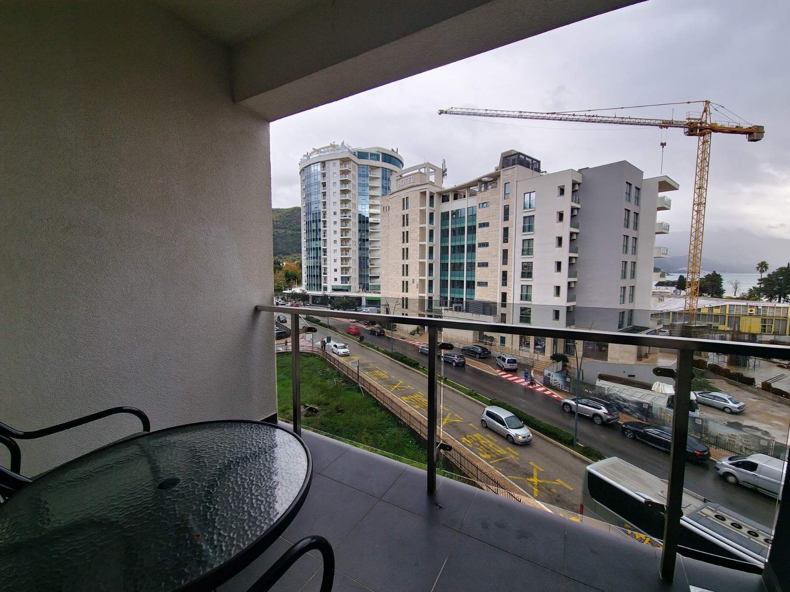 Izdavanje garsonjere 30 m² na prvoj liniji mora sa pogledom na more – Budva (na period do 1. juna) - Amfora Real Estate